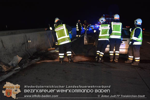 20180324 Verkehrsunfall auf der A2 zwischen Traiskirchen und Knoten Guntramsdorf  Foto: © Anton Judt FF Traiskirchen-Stadt