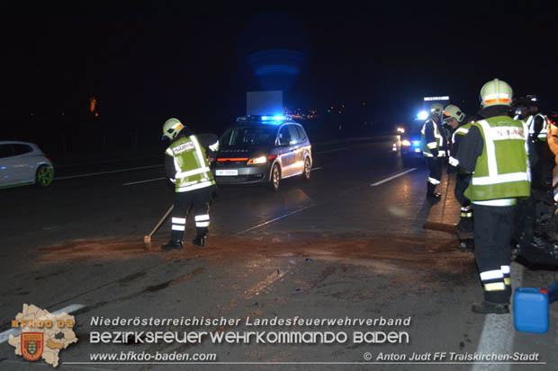 20180324 Verkehrsunfall auf der A2 zwischen Traiskirchen und Knoten Guntramsdorf  Foto: © Anton Judt FF Traiskirchen-Stadt