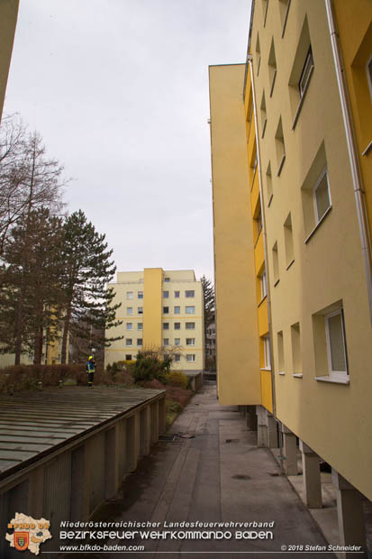 20180401 Brand in einer Wohnhausanlage im Ortsteil Baden Weikersdorf am Ostersonntag  Foto: © Stefan Schneider BFKDO BADEN