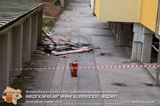 20180401 Brand in einer Wohnhausanlage im Ortsteil Baden Weikersdorf am Ostersonntag  Foto: © Stefan Schneider BFKDO BADEN