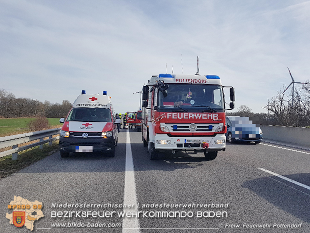20180404 Verkehrsunfall auf der A3 Pottendorf-Ebreichsdorf Foto: © Freiwillige Feuerwehr Pottendorf 20180404 Verkehrsunfall auf der A3 Pottendorf-Ebreichsdorf Foto: © Freiwillige Feuerwehr Pottendorf