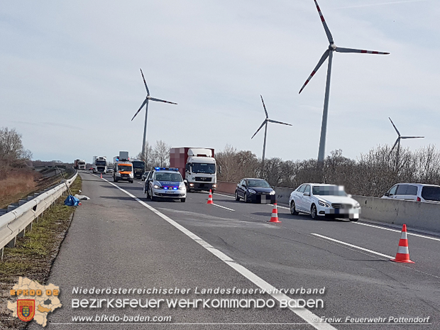 20180404 Verkehrsunfall auf der A3 Pottendorf-Ebreichsdorf   Foto: © Freiwillige Feuerwehr Pottendorf
