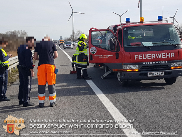 20180404 Verkehrsunfall auf der A3 Pottendorf-Ebreichsdorf   Foto: © Freiwillige Feuerwehr Pottendorf