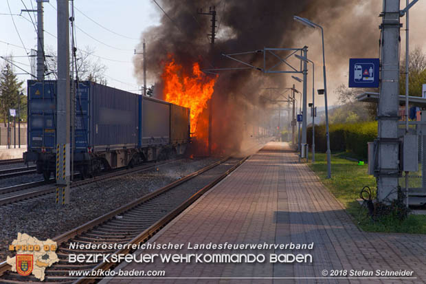 20180414 Brand mehrerer Güterwaggons im Bahnhof Pfaffstätten  Foto: © Stefan Schneider BFKDO BADEN