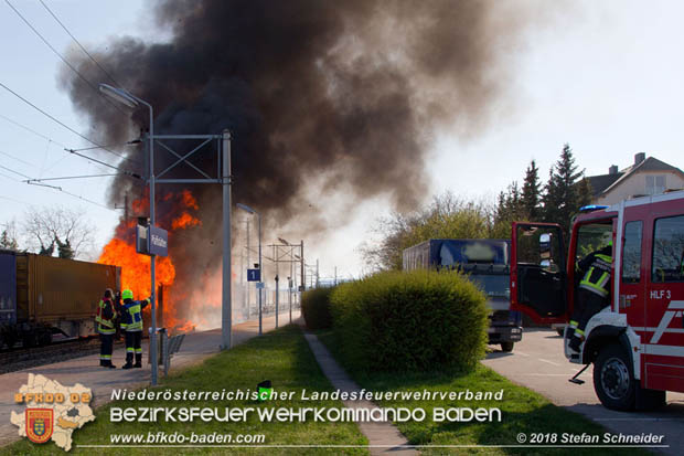 20180414 Brand mehrerer Güterwaggons im Bahnhof Pfaffstätten  Foto: © Stefan Schneider BFKDO BADEN