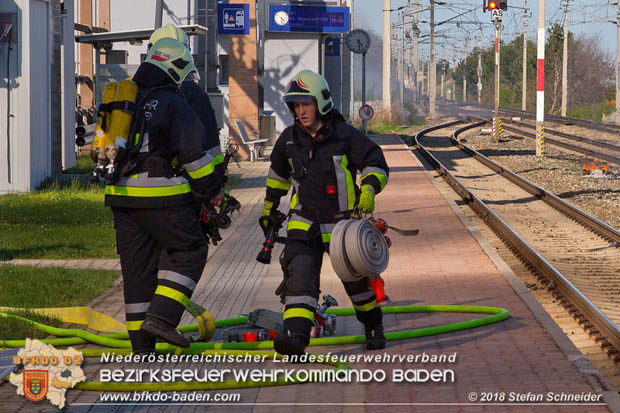 20180414 Brand mehrerer Güterwaggons im Bahnhof Pfaffstätten  Foto: © Stefan Schneider BFKDO BADEN