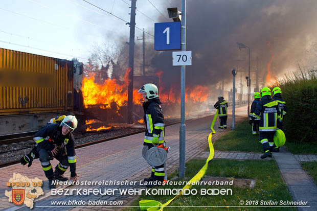20180414 Brand mehrerer Güterwaggons im Bahnhof Pfaffstätten  Foto: © Stefan Schneider BFKDO BADEN