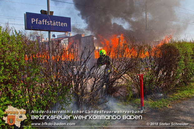 20180414 Brand mehrerer Güterwaggons im Bahnhof Pfaffstätten  Foto: © Stefan Schneider BFKDO BADEN