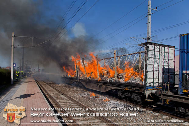20180414 Brand mehrerer Güterwaggons im Bahnhof Pfaffstätten  Foto: © Stefan Schneider BFKDO BADEN