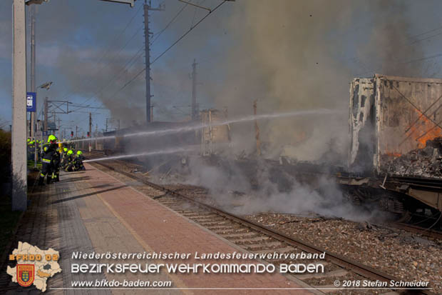 20180414 Brand mehrerer Güterwaggons im Bahnhof Pfaffstätten  Foto: © Stefan Schneider BFKDO BADEN