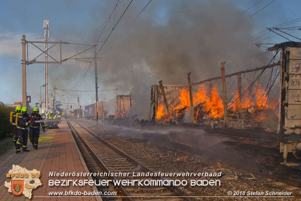 20180414 Brand mehrerer Güterwaggons im Bahnhof Pfaffstätten  Foto: © Stefan Schneider BFKDO BADEN