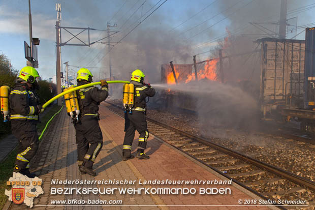 20180414 Brand mehrerer Güterwaggons im Bahnhof Pfaffstätten  Foto: © Stefan Schneider BFKDO BADEN