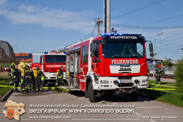 20180414 Brand mehrerer Güterwaggons im Bahnhof Pfaffstätten  Foto: © Stefan Schneider BFKDO BADEN