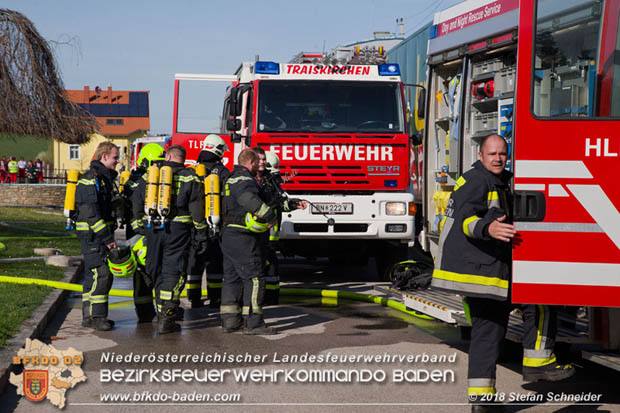 20180414 Brand mehrerer Güterwaggons im Bahnhof Pfaffstätten  Foto: © Stefan Schneider BFKDO BADEN