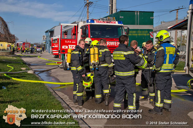 20180414 Brand mehrerer Güterwaggons im Bahnhof Pfaffstätten  Foto: © Stefan Schneider BFKDO BADEN