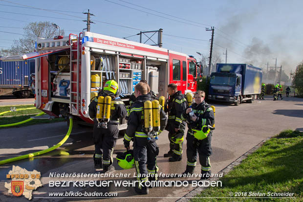 20180414 Brand mehrerer Güterwaggons im Bahnhof Pfaffstätten  Foto: © Stefan Schneider BFKDO BADEN