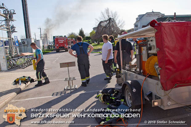 20180414 Brand mehrerer Güterwaggons im Bahnhof Pfaffstätten  Foto: © Stefan Schneider BFKDO BADEN