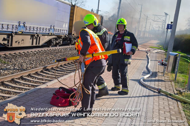 20180414 Brand mehrerer Güterwaggons im Bahnhof Pfaffstätten  Foto: © Stefan Schneider BFKDO BADEN