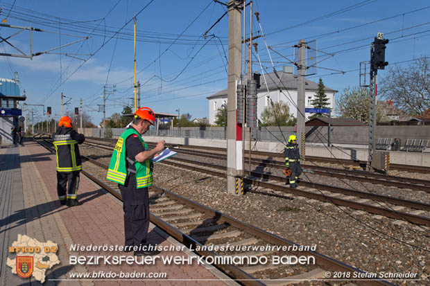 20180414 Brand mehrerer Güterwaggons im Bahnhof Pfaffstätten  Foto: © Stefan Schneider BFKDO BADEN