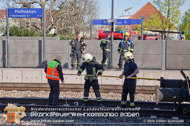 20180414 Brand mehrerer Güterwaggons im Bahnhof Pfaffstätten  Foto: © Stefan Schneider BFKDO BADEN