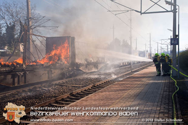 20180414 Brand mehrerer Güterwaggons im Bahnhof Pfaffstätten  Foto: © Stefan Schneider BFKDO BADEN