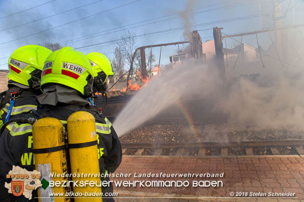20180414 Brand mehrerer Güterwaggons im Bahnhof Pfaffstätten  Foto: © Stefan Schneider BFKDO BADEN