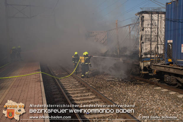 20180414 Brand mehrerer Güterwaggons im Bahnhof Pfaffstätten  Foto: © Stefan Schneider BFKDO BADEN