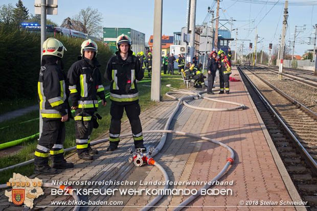20180414 Brand mehrerer Güterwaggons im Bahnhof Pfaffstätten  Foto: © Stefan Schneider BFKDO BADEN