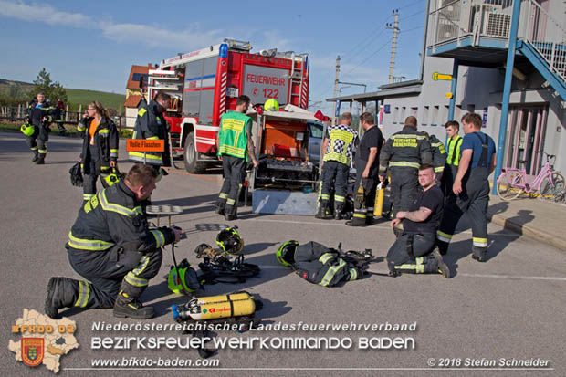 20180414 Brand mehrerer Güterwaggons im Bahnhof Pfaffstätten  Foto: © Stefan Schneider BFKDO BADEN