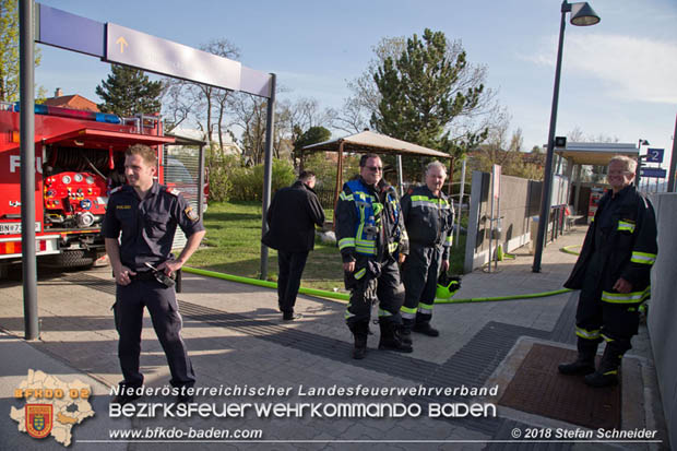 20180414 Brand mehrerer Güterwaggons im Bahnhof Pfaffstätten  Foto: © Stefan Schneider BFKDO BADEN