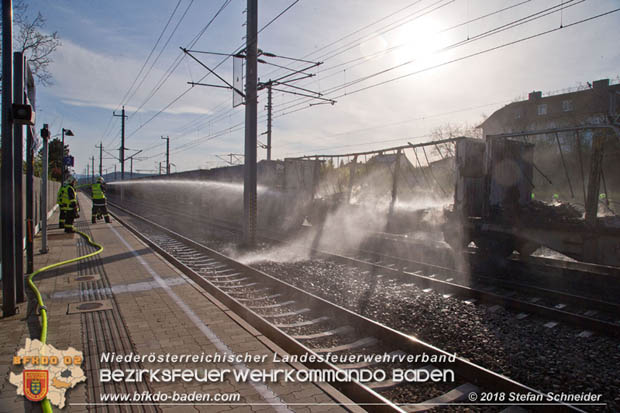 20180414 Brand mehrerer Güterwaggons im Bahnhof Pfaffstätten  Foto: © Stefan Schneider BFKDO BADEN