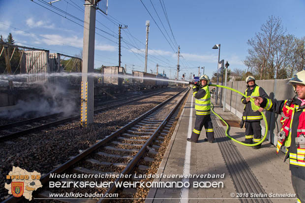 20180414 Brand mehrerer Güterwaggons im Bahnhof Pfaffstätten  Foto: © Stefan Schneider BFKDO BADEN