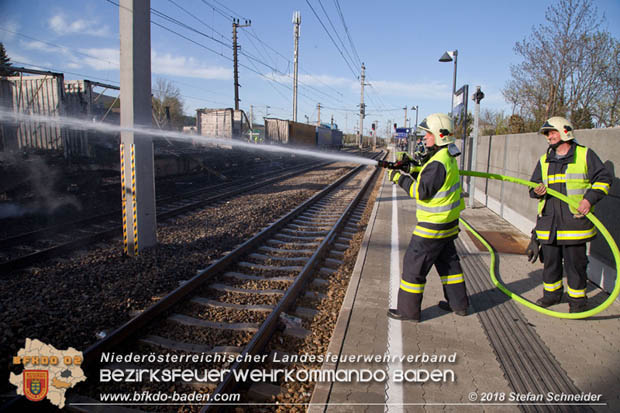 20180414 Brand mehrerer Güterwaggons im Bahnhof Pfaffstätten  Foto: © Stefan Schneider BFKDO BADEN