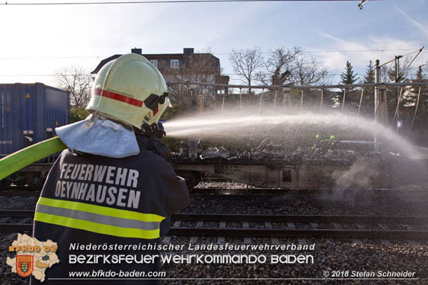 20180414 Brand mehrerer Güterwaggons im Bahnhof Pfaffstätten  Foto: © Stefan Schneider BFKDO BADEN