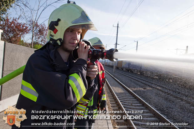 20180414 Brand mehrerer Güterwaggons im Bahnhof Pfaffstätten  Foto: © Stefan Schneider BFKDO BADEN