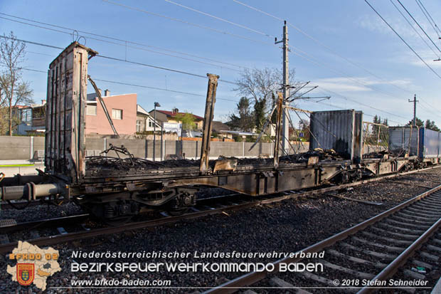 20180414 Brand mehrerer Güterwaggons im Bahnhof Pfaffstätten  Foto: © Stefan Schneider BFKDO BADEN