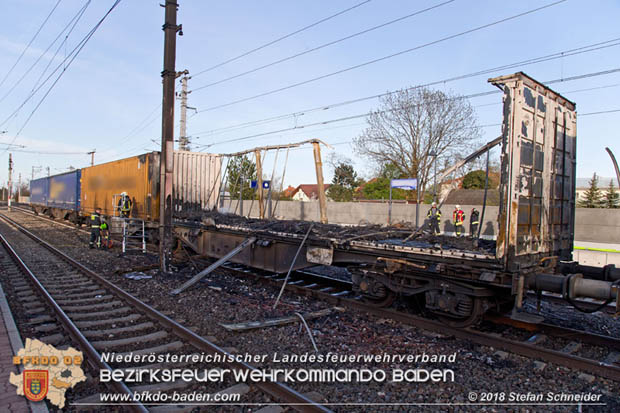 20180414 Brand mehrerer Güterwaggons im Bahnhof Pfaffstätten  Foto: © Stefan Schneider BFKDO BADEN