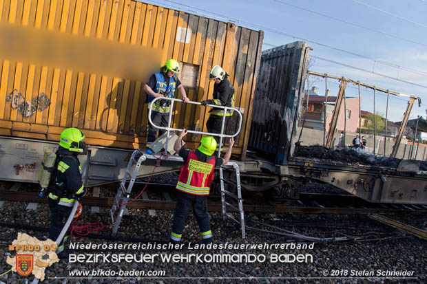 20180414 Brand mehrerer Güterwaggons im Bahnhof Pfaffstätten  Foto: © Stefan Schneider BFKDO BADEN