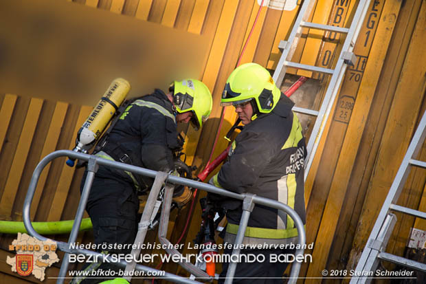 20180414 Brand mehrerer Güterwaggons im Bahnhof Pfaffstätten  Foto: © Stefan Schneider BFKDO BADEN