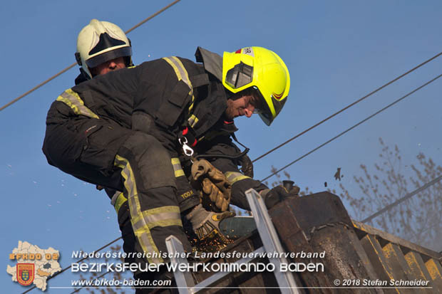 20180414 Brand mehrerer Güterwaggons im Bahnhof Pfaffstätten  Foto: © Stefan Schneider BFKDO BADEN