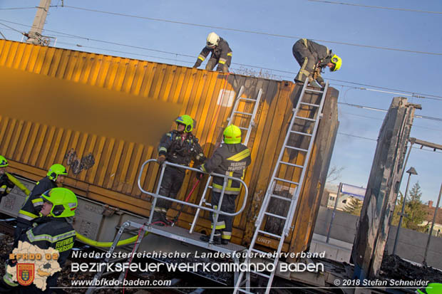 20180414 Brand mehrerer Güterwaggons im Bahnhof Pfaffstätten  Foto: © Stefan Schneider BFKDO BADEN