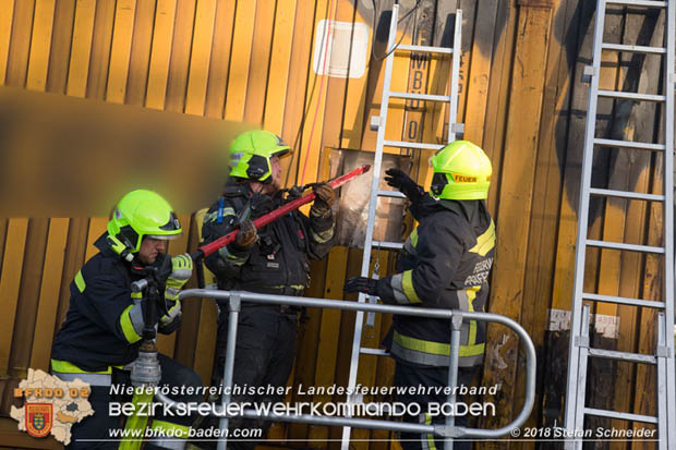 20180414 Brand mehrerer Güterwaggons im Bahnhof Pfaffstätten  Foto: © Stefan Schneider BFKDO BADEN