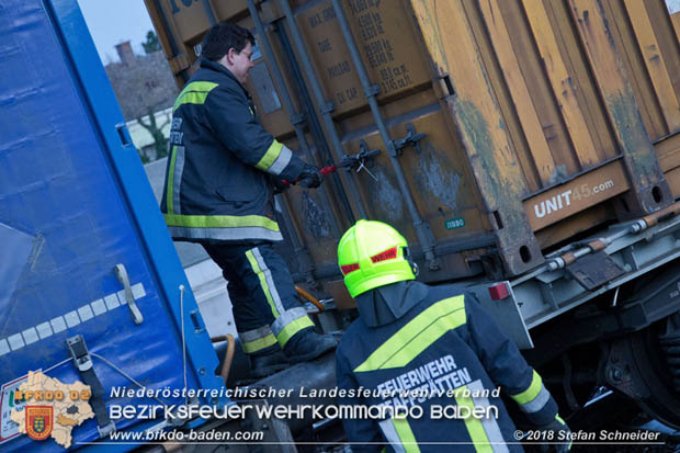 20180414 Brand mehrerer Güterwaggons im Bahnhof Pfaffstätten  Foto: © Stefan Schneider BFKDO BADEN