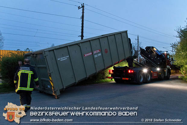 20180414 Brand mehrerer Güterwaggons im Bahnhof Pfaffstätten  Foto: © Stefan Schneider BFKDO BADEN