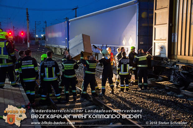 20180414 Brand mehrerer Güterwaggons im Bahnhof Pfaffstätten  Foto: © Stefan Schneider BFKDO BADEN
