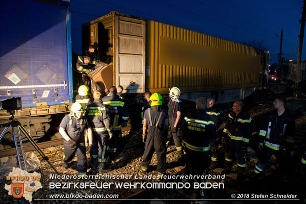 20180414 Brand mehrerer Güterwaggons im Bahnhof Pfaffstätten  Foto: © Stefan Schneider BFKDO BADEN