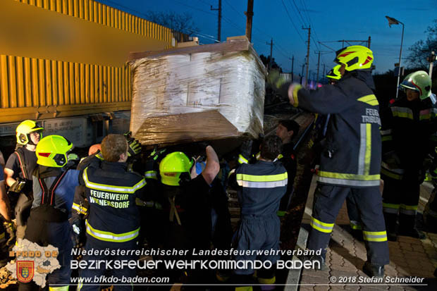 20180414 Brand mehrerer Güterwaggons im Bahnhof Pfaffstätten  Foto: © Stefan Schneider BFKDO BADEN