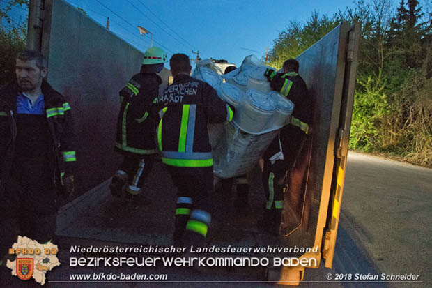 20180414 Brand mehrerer Güterwaggons im Bahnhof Pfaffstätten  Foto: © Stefan Schneider BFKDO BADEN