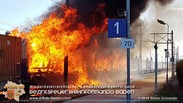 20180414 Brand mehrerer Güterwaggons im Bahnhof Pfaffstätten  Foto: © Stefan Schneider BFKDO BADEN