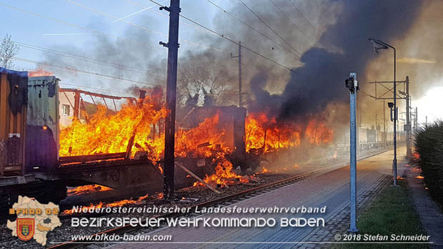 20180414 Brand mehrerer Güterwaggons im Bahnhof Pfaffstätten  Foto: © Stefan Schneider BFKDO BADEN